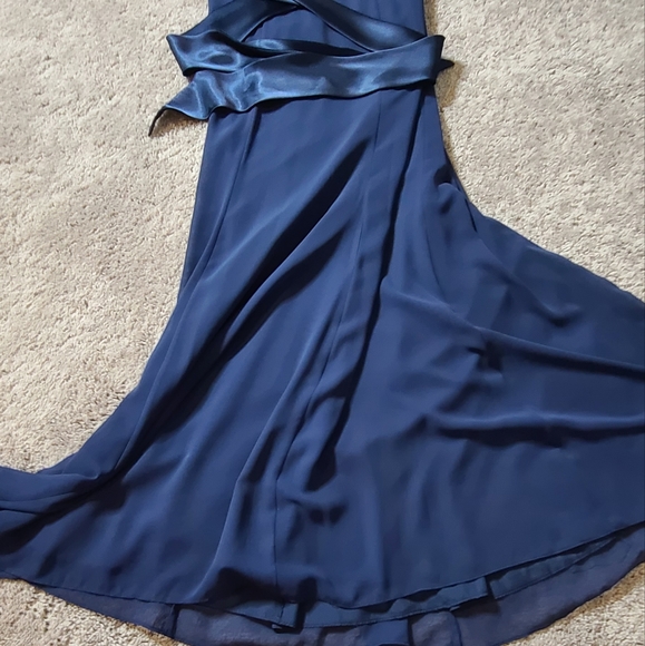 David's Bridal Womens Bridesmaid Formal Dress for Any Occasion - Picture 6 of 12